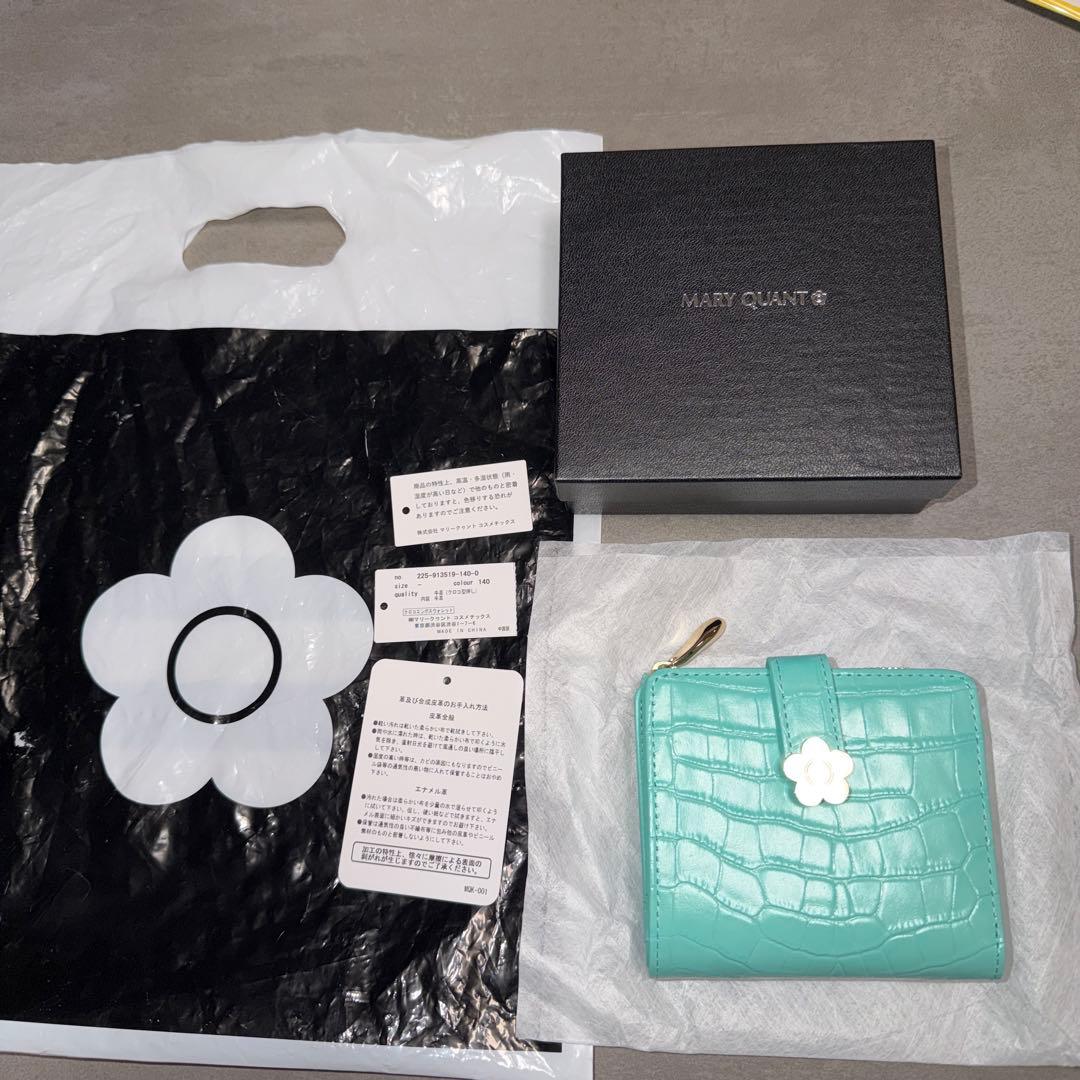 新品未使用品♡MARY QUANT ミントグリーン 二つ折り財布♡定価約2万牛革