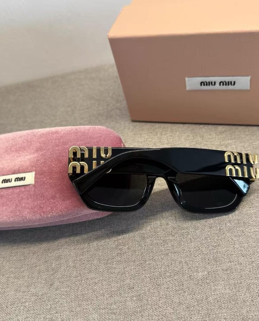 極美品Miu Miu ブラック スクエア サングラス
