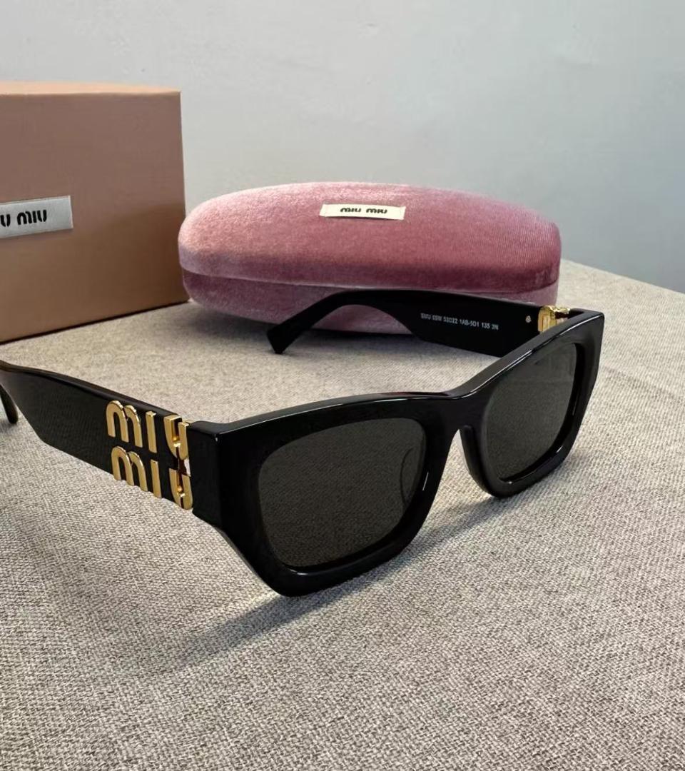極美品Miu Miu ブラック スクエア サングラス