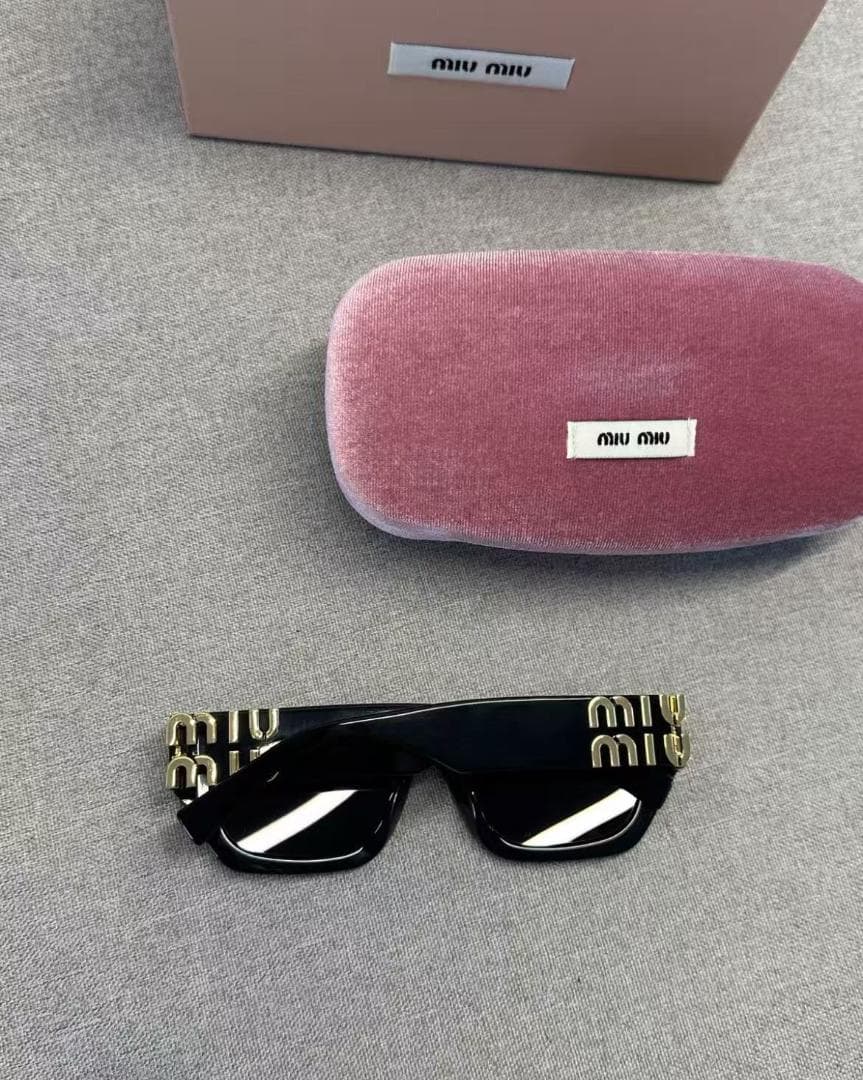 極美品Miu Miu ブラック スクエア サングラス