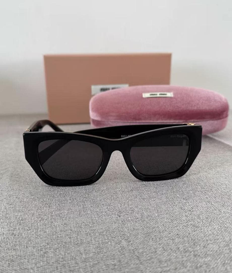 極美品Miu Miu ブラック スクエア サングラス
