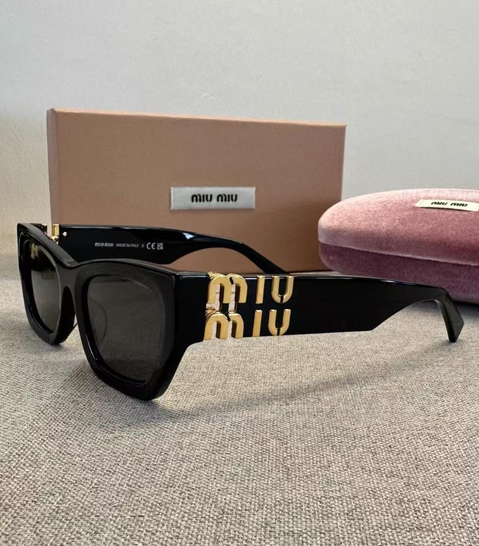 極美品Miu Miu ブラック スクエア サングラス