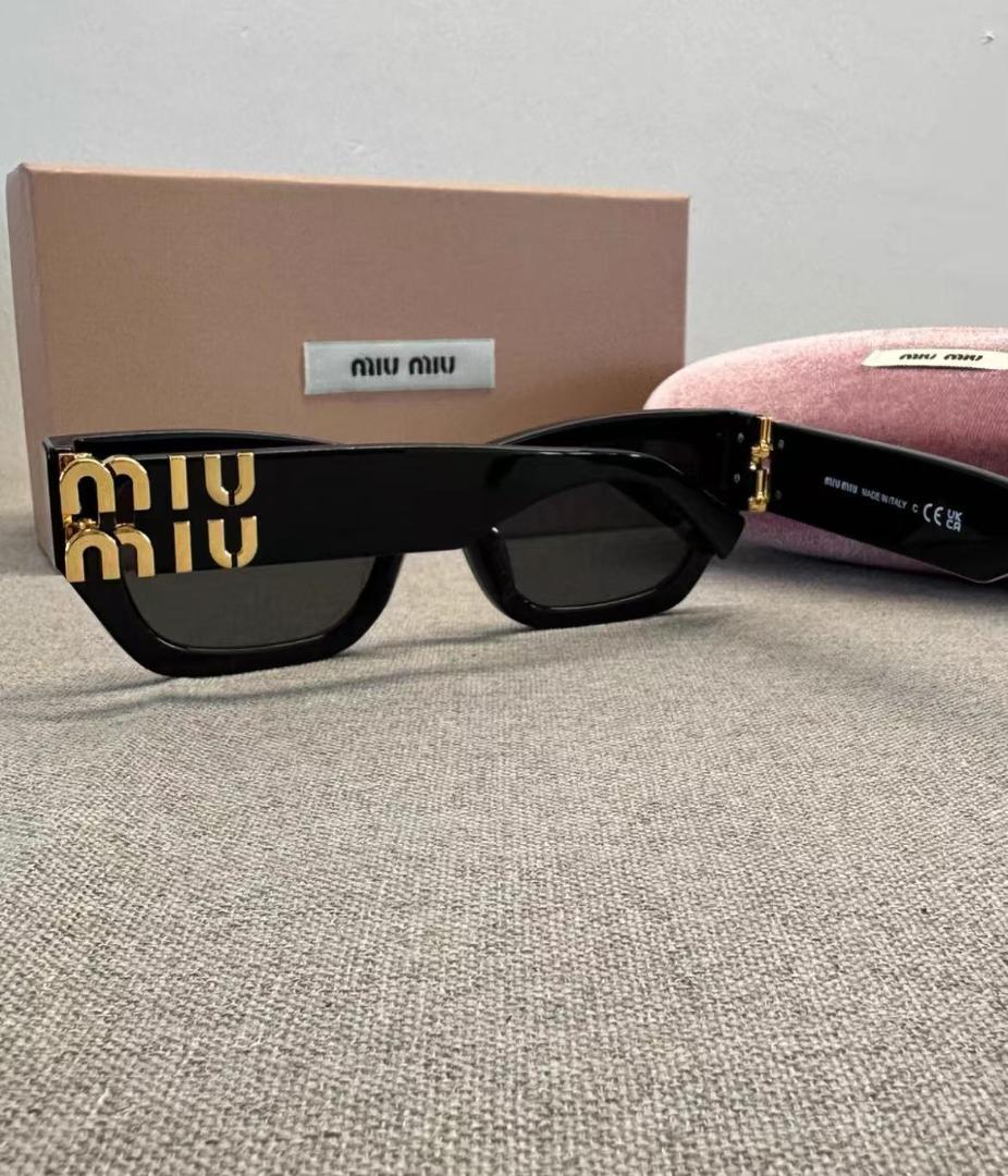 極美品Miu Miu ブラック スクエア サングラス