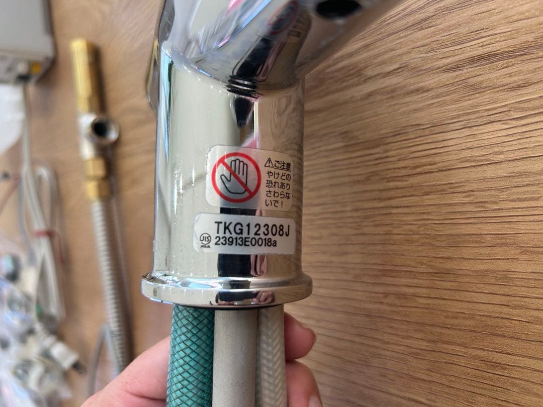 【美品】TOTO タッチレスほうき水栓 TKG12308J キッチン水栓