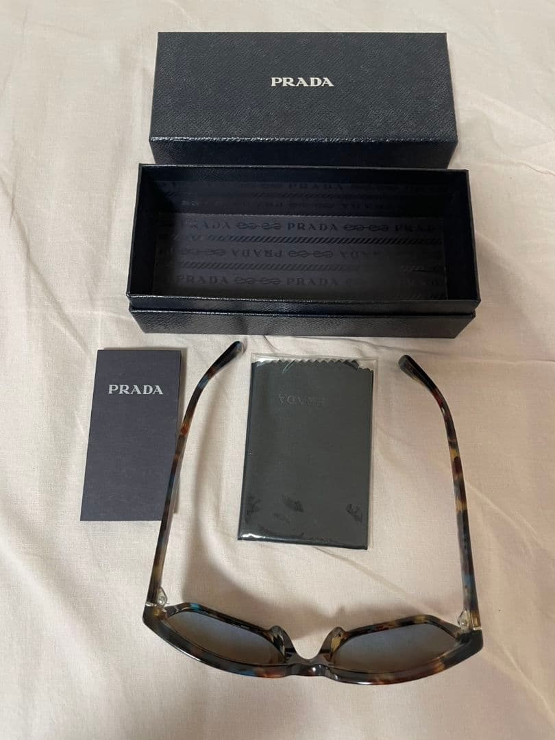 PRADA マルチカラーフレーム サングラス