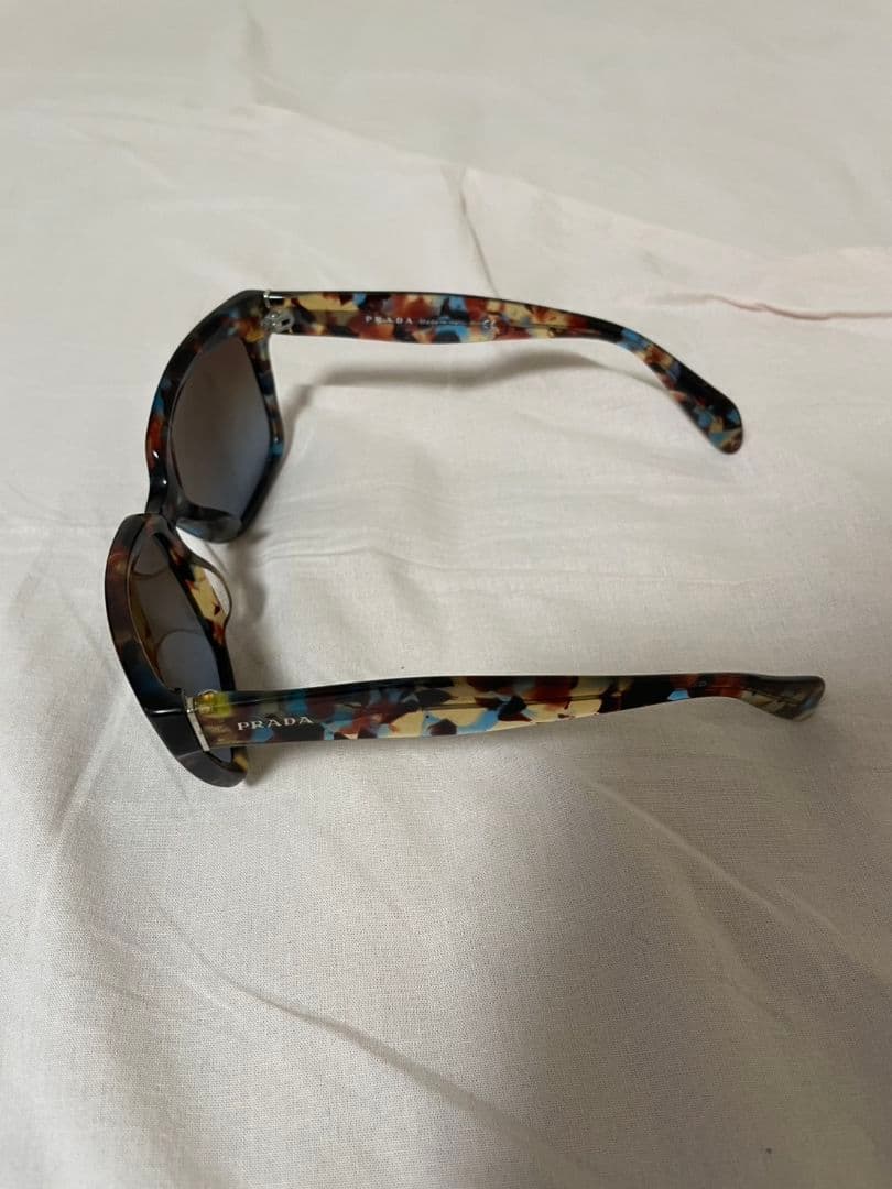 PRADA マルチカラーフレーム サングラス