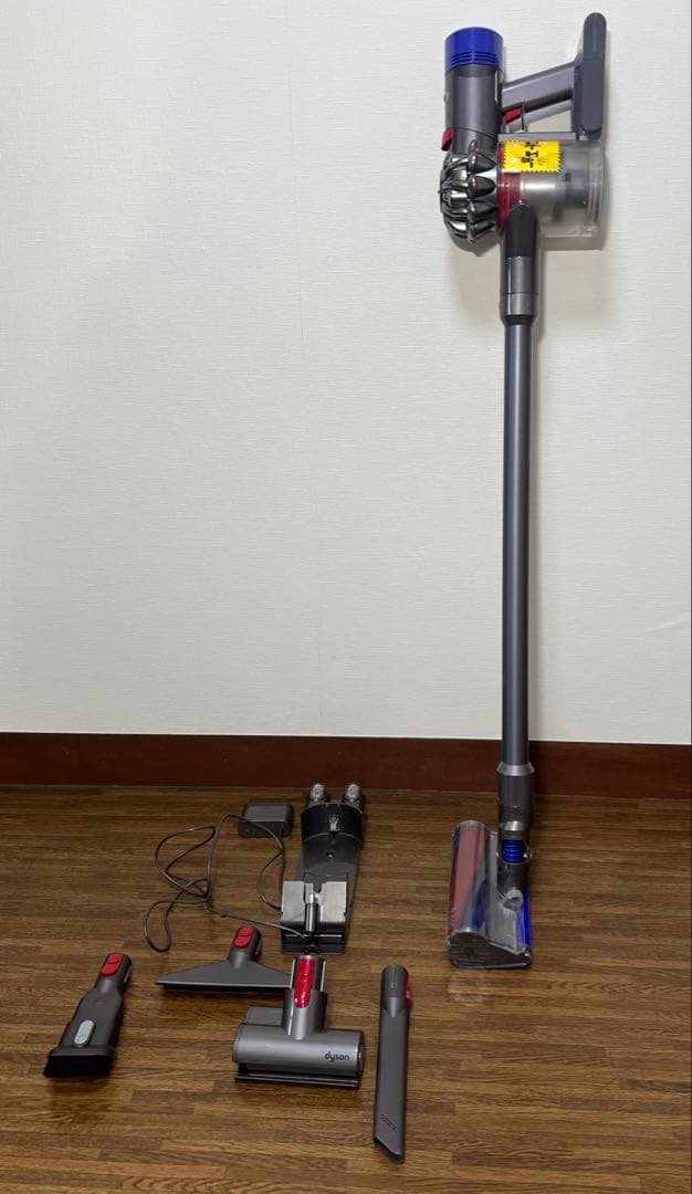 【良品】ダイソンコードレス掃除機 v8 fluffy+