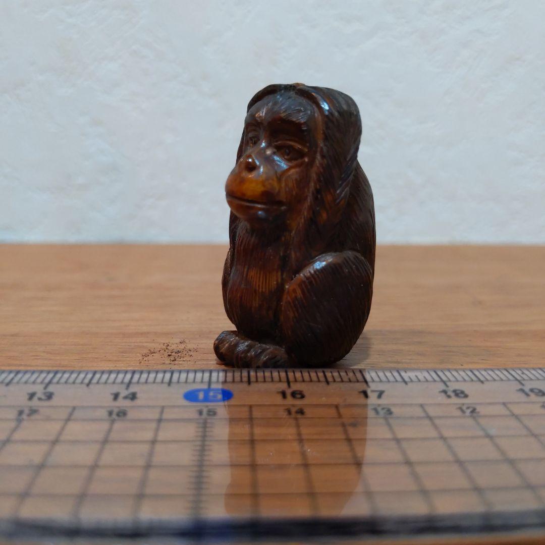 時代提げ物 鹿骨緻密彫り根付【聞か猿】高さ約4cm 幅約2cm 重さ約15ｇ