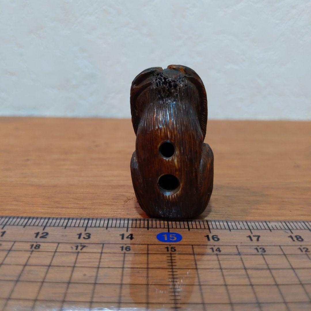 時代提げ物 鹿骨緻密彫り根付【聞か猿】高さ約4cm 幅約2cm 重さ約15ｇ