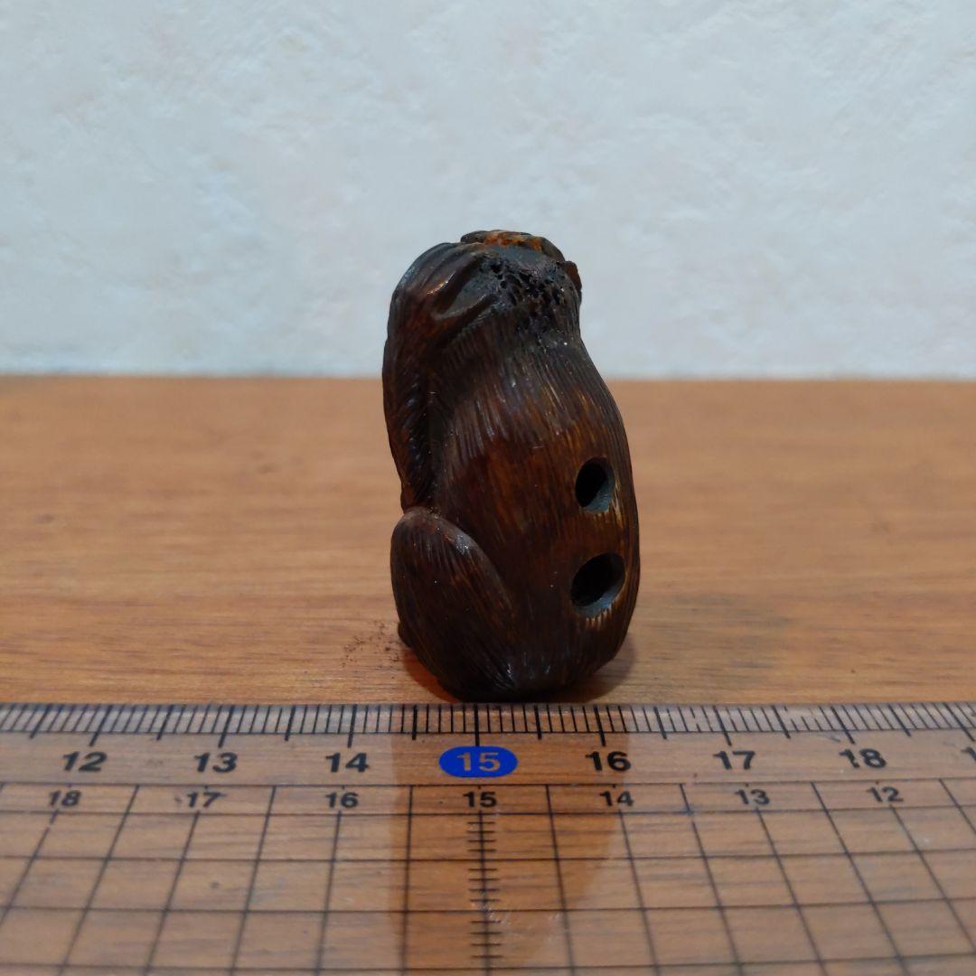 時代提げ物 鹿骨緻密彫り根付【聞か猿】高さ約4cm 幅約2cm 重さ約15ｇ