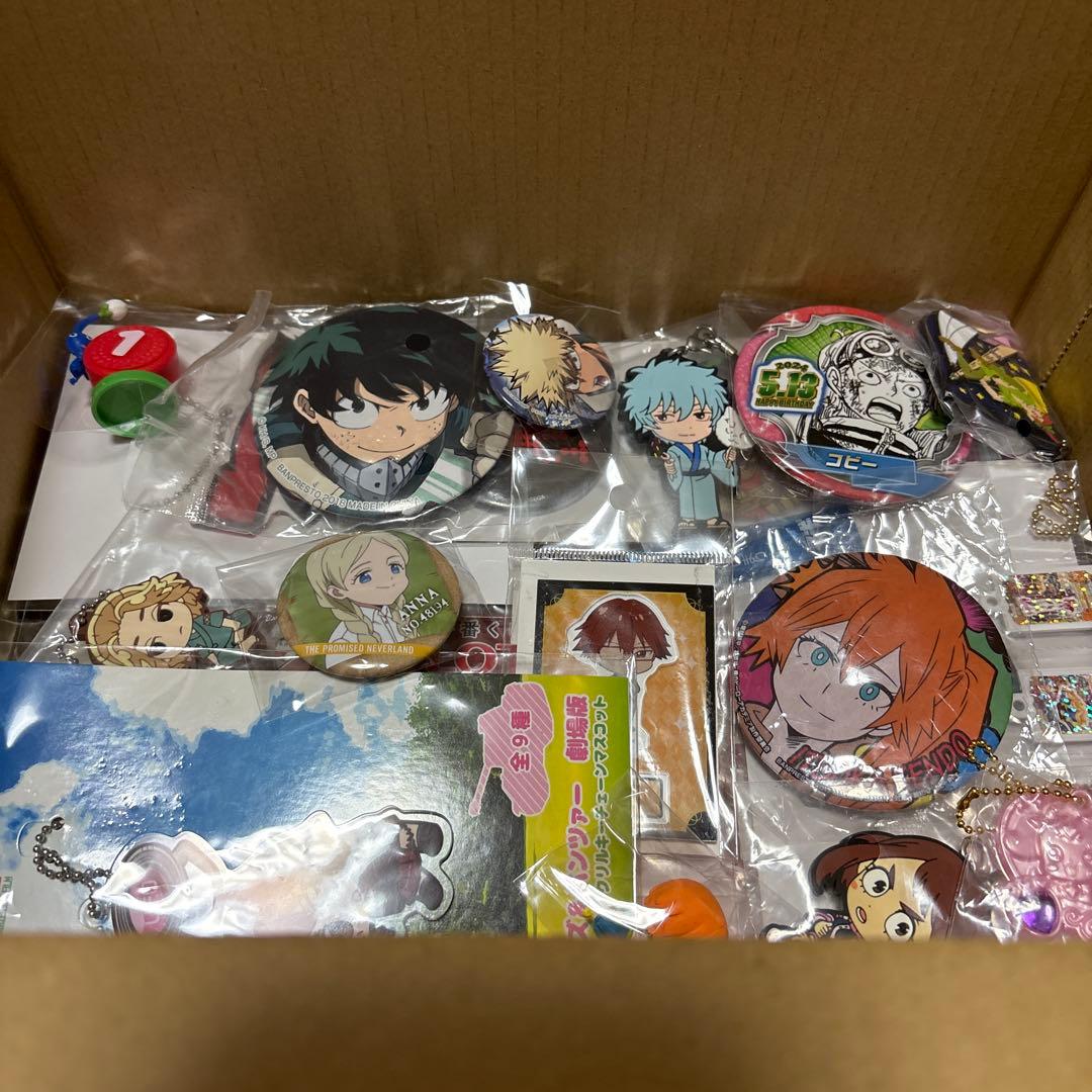 約255点　アニメグッズ キーホルダー　缶バッジ　 アクリルスタンド　まとめ売り