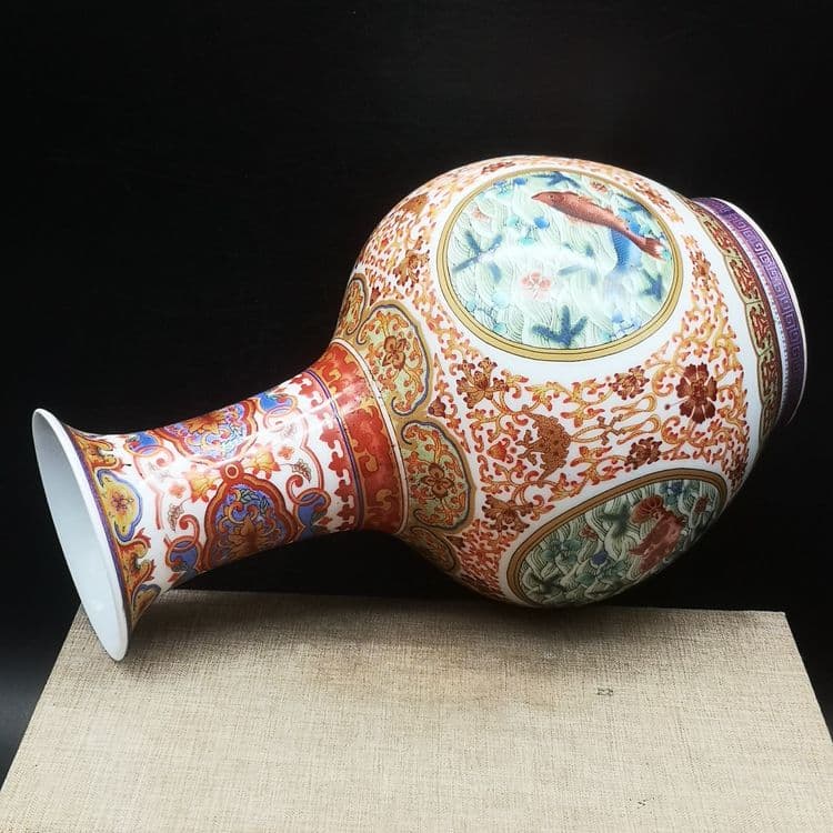 清乾隆斗彩満工魚楽図賞瓶です   景徳鎮 陶磁器 装飾品 現代工芸品美術品 置物