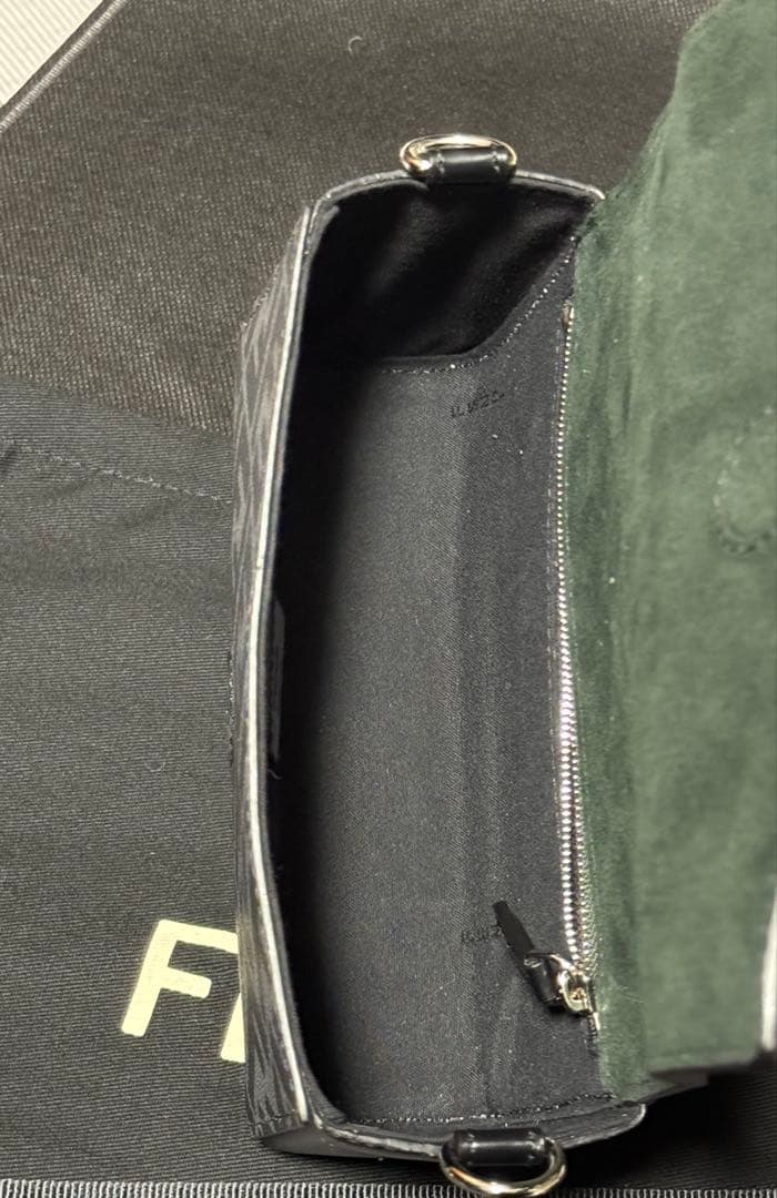 FENDI FF スクエア ショルダーバッグ ブラック