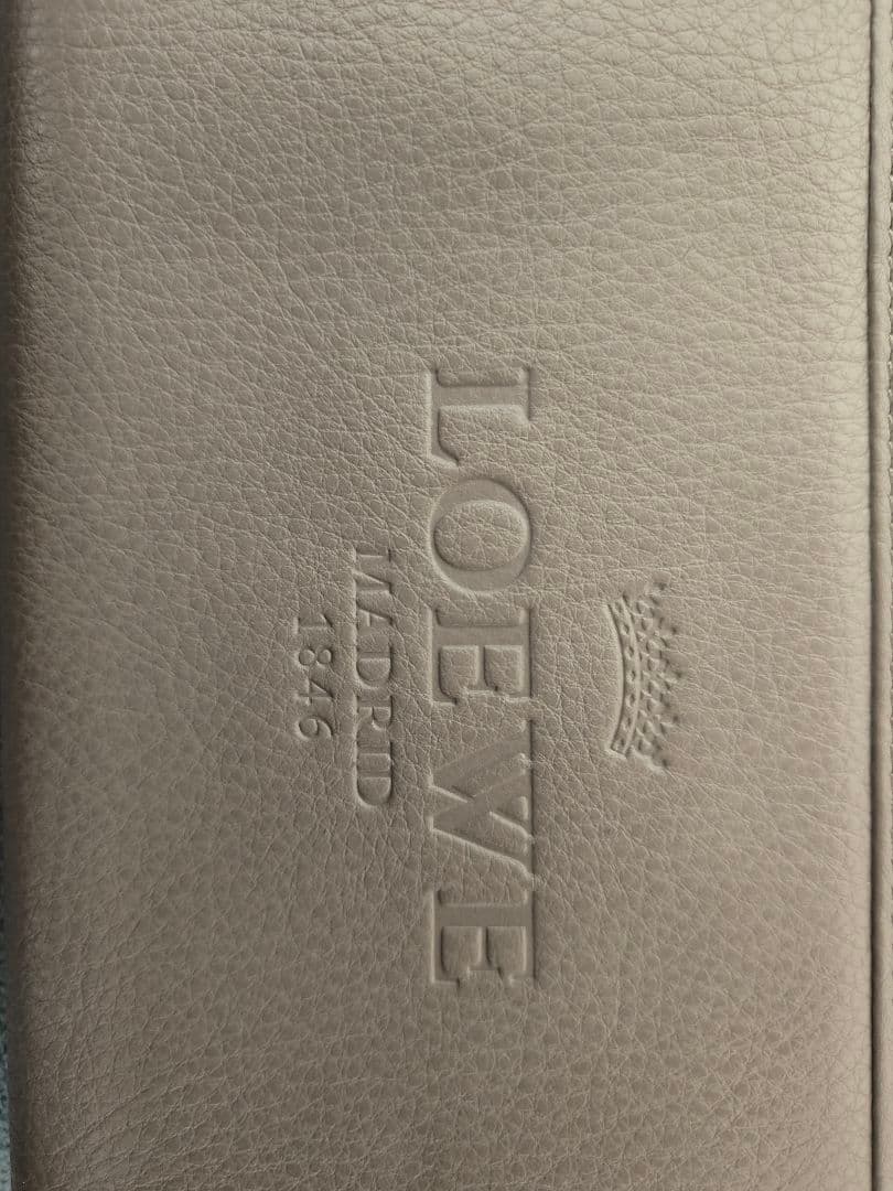 LOEWE ピンク レザー 二つ折り財布