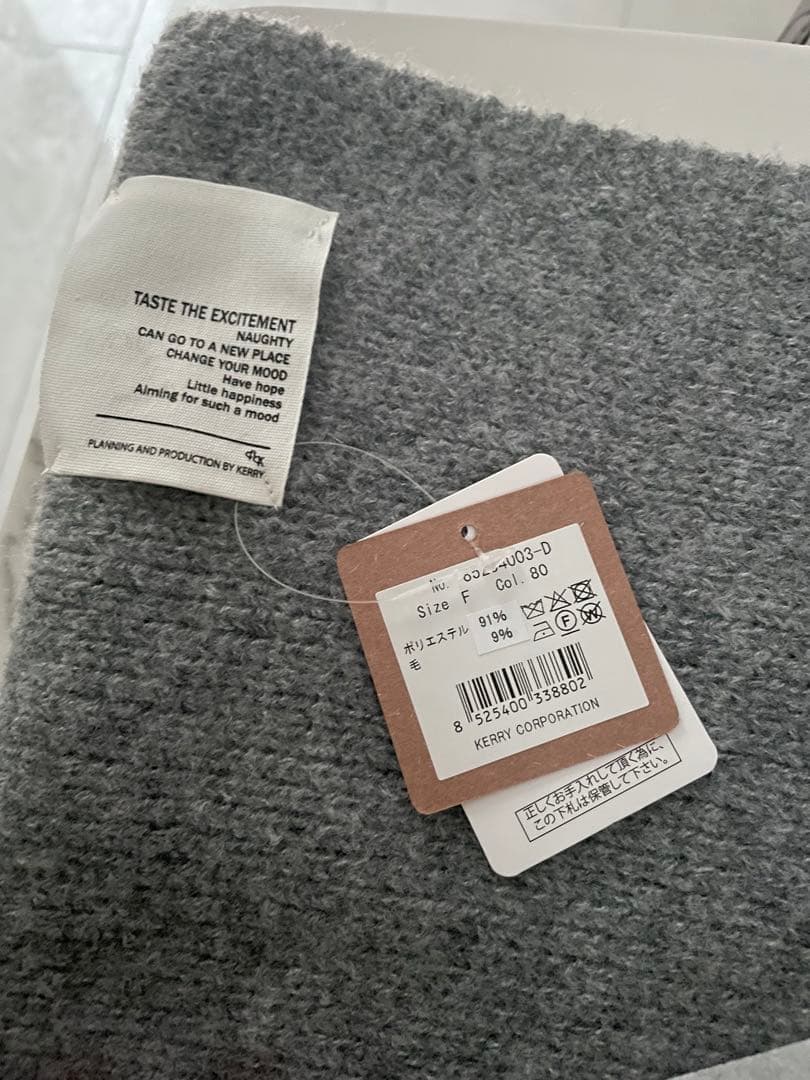 新品　タグ付き　グレー フリンジ付き　三角マフラー　アンナケリー