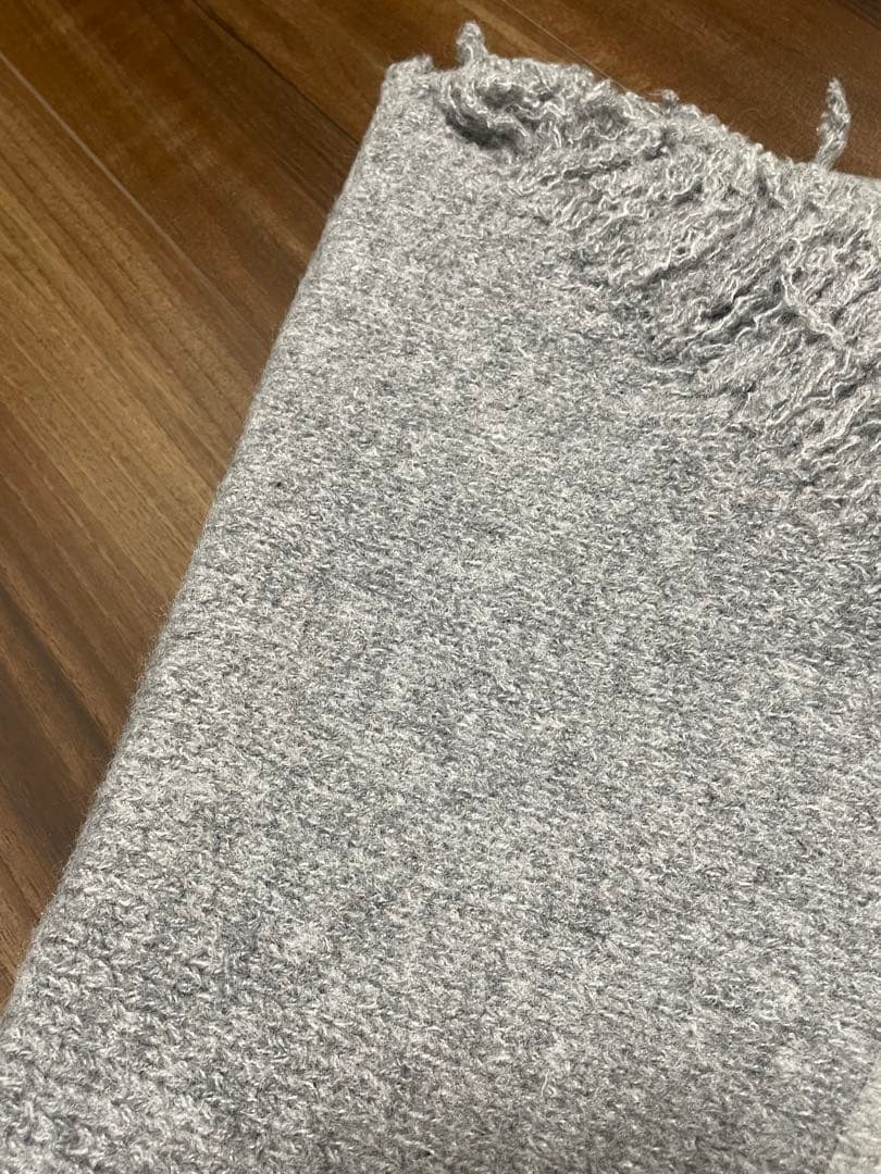 新品　タグ付き　グレー フリンジ付き　三角マフラー　アンナケリー