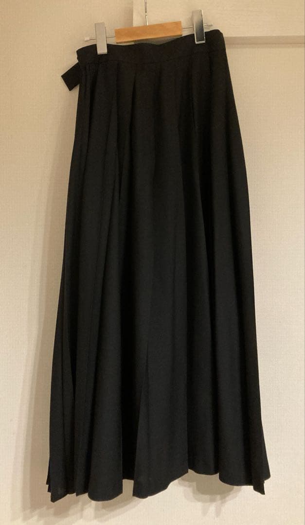 エブール　ebure ラップスカート 上質アシンメトリープリーツ 黒