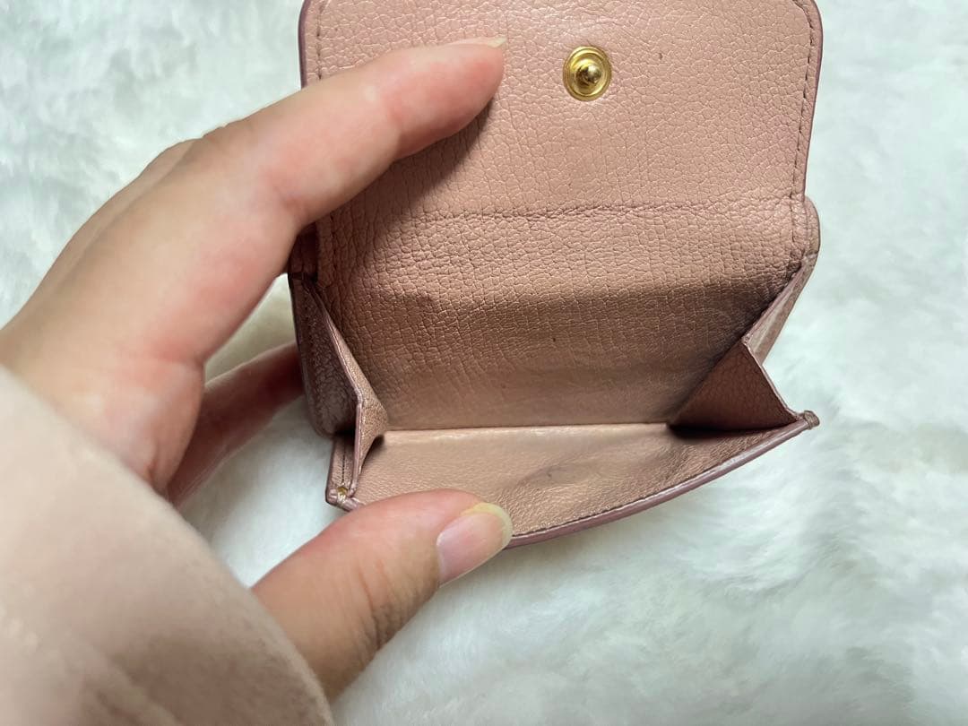 極美品　ミュウミュウ　三つ折り　財布　クリスタル　レザー　ピンク　ロゴ　金具