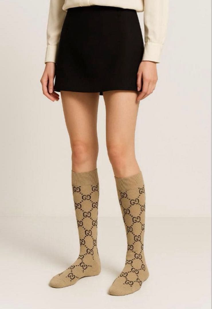 【新品同様】GUCCI GGロゴベージュラメソックス 靴下 レディース