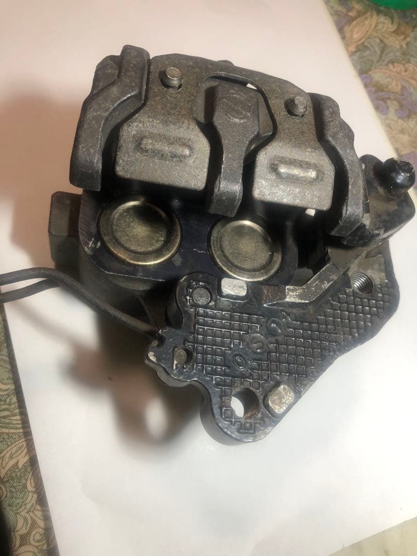 GB500/GB400 フロントブレーキキャリパー
