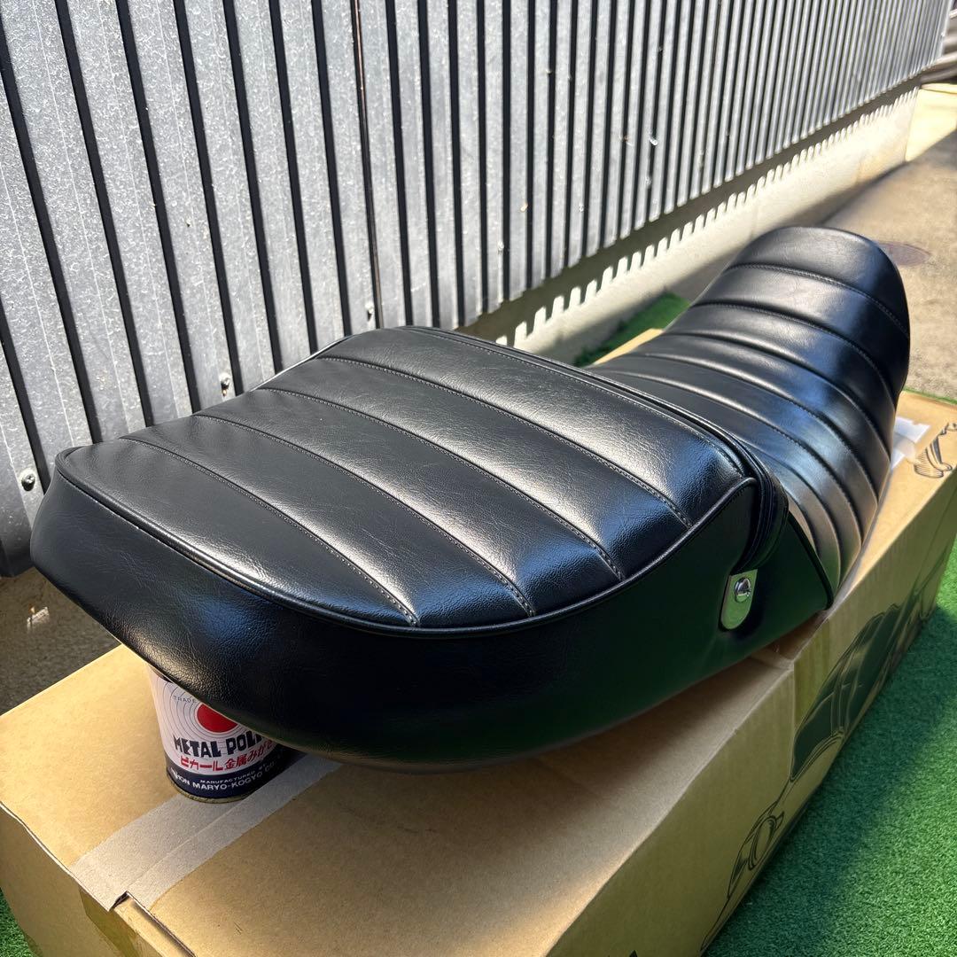 Z900RS 茗荷シート タックロール 艶あり