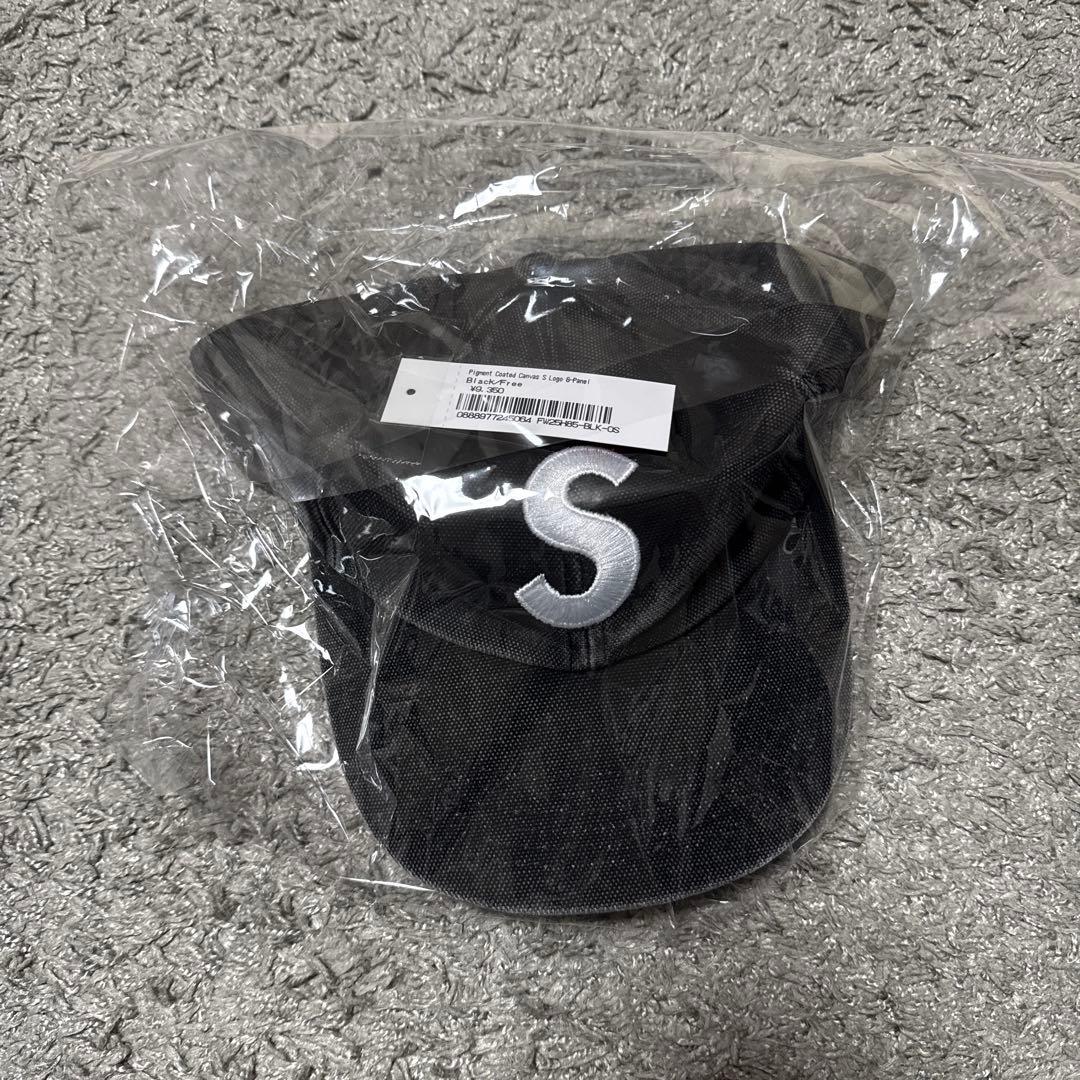 Supreme Pigment S Logo 6-Panel Sロゴキャップ
