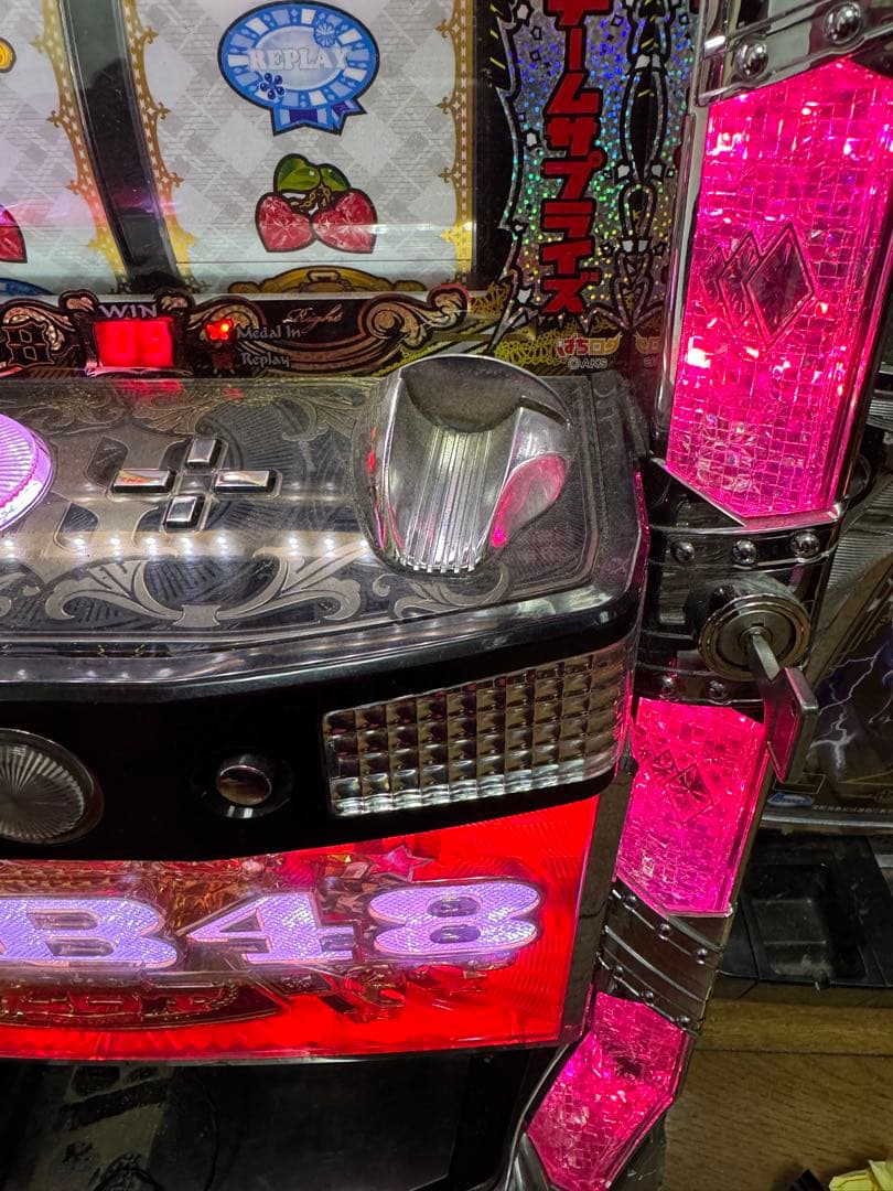 パチスロAKB48 初代　スロットマシン　本体　実機　家庭用　チームサプライズ