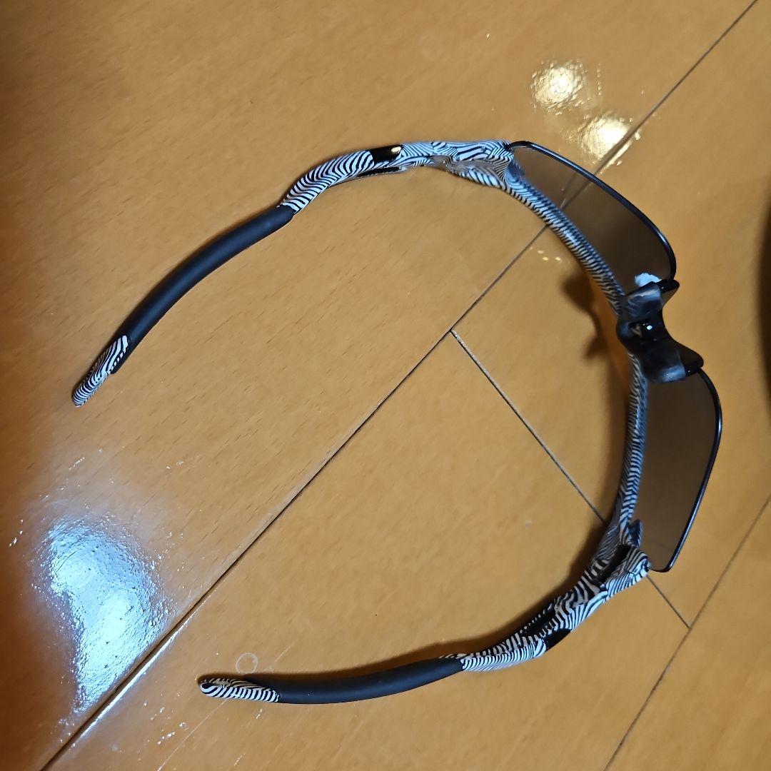 Oakley ストライプデザイン サングラスゼブラ
