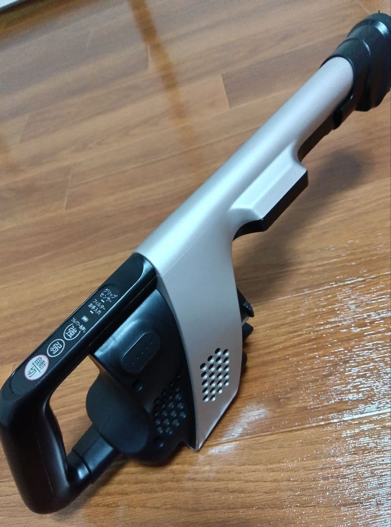 SHARPコードレス掃除機 バッテリー2個付きでお得です！
