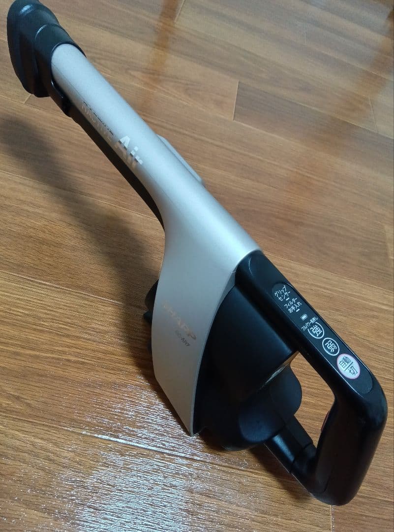 SHARPコードレス掃除機 バッテリー2個付きでお得です！