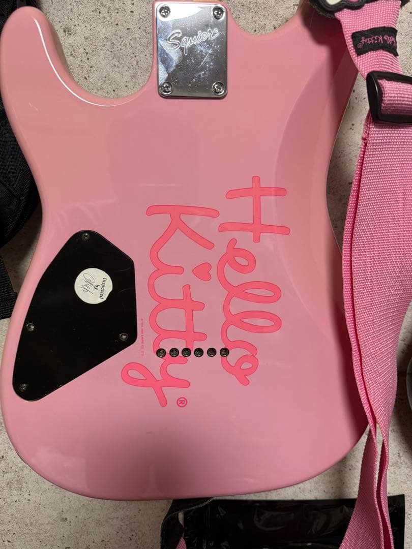 中古　色あせ　ハローキティ エレキギター ピンク　Fender SQUIER