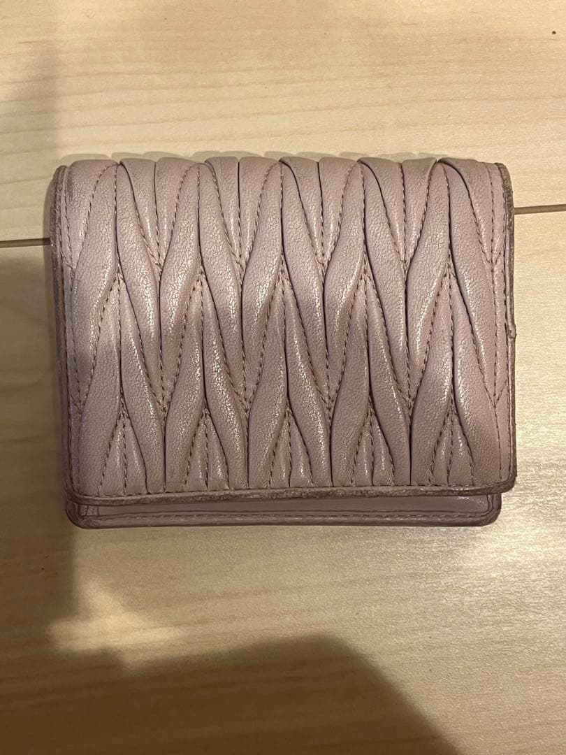 miumiu マテラッセ 2つ折り財布 ピンク ビジュー