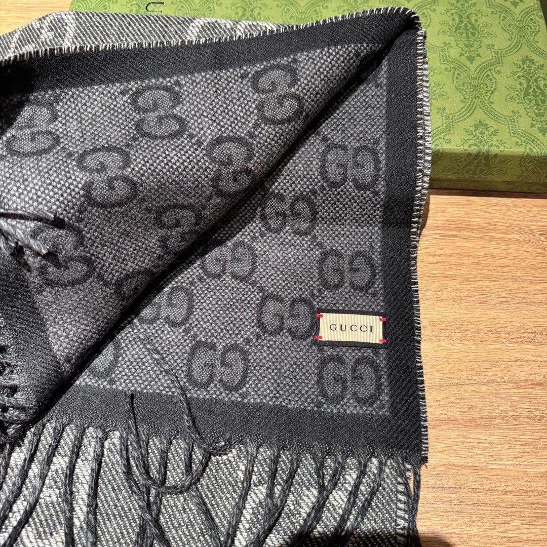 GUCCI 　GG柄 マフラー