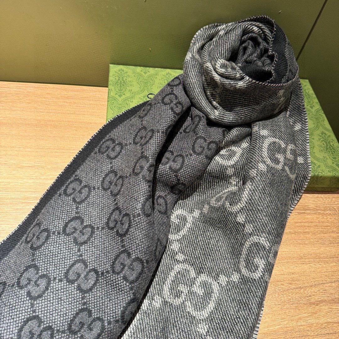 GUCCI 　GG柄 マフラー