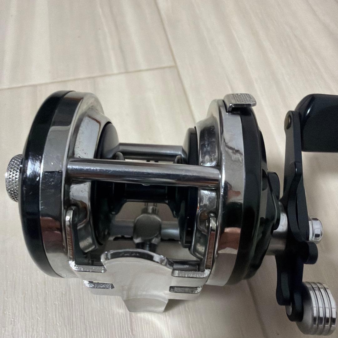 ダイワ　ミリオネア2000C ベイトリール 中古　美品
