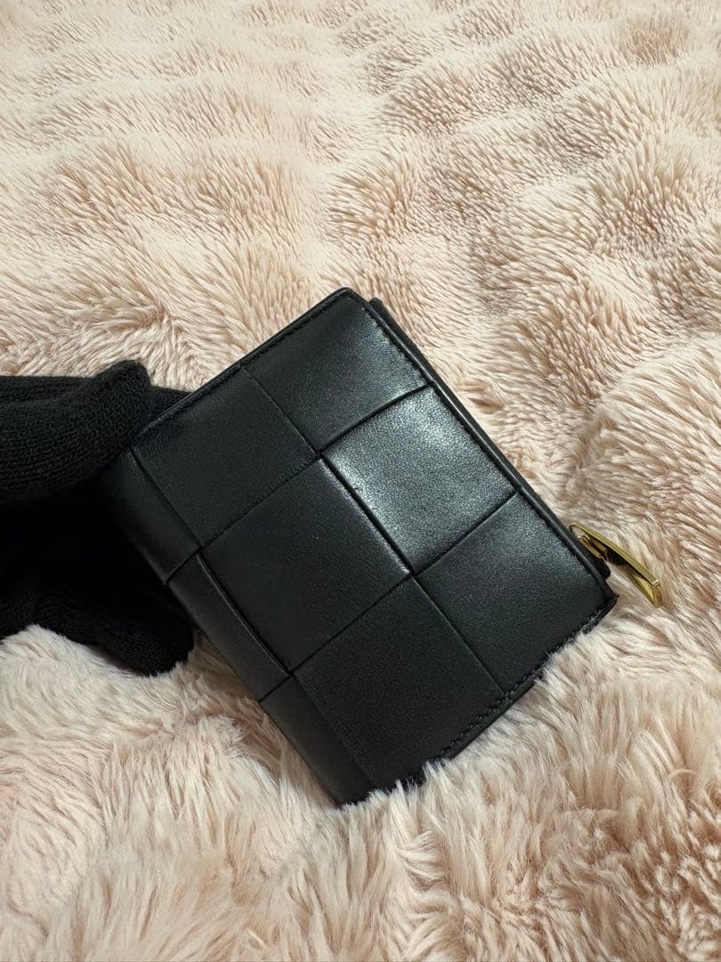 【極美品】(当日発送)BOTTEGA VENETA ブラック二つ折り財布