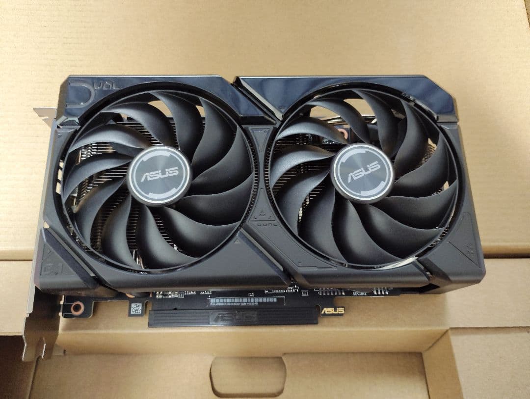 グラフィックボード・グラボ・ビデオカード ASUS Dual Radeon RX 9060 XT 16GB