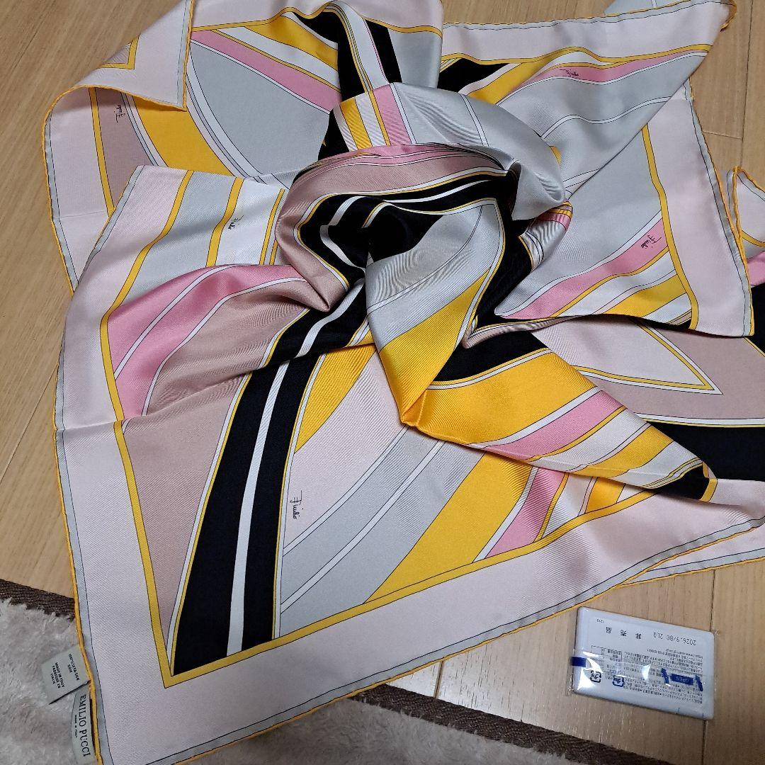 EMILIO PUCCI 幾何学模様 シルクスカーフ