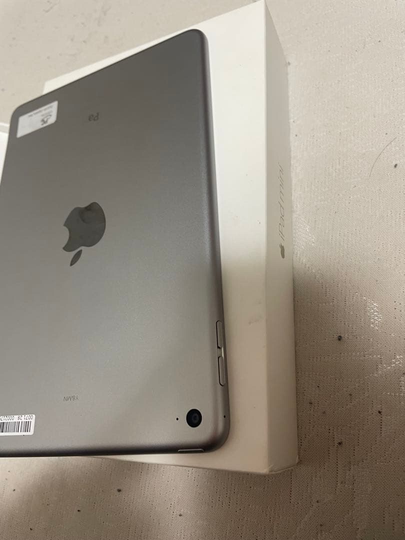 t*p様 iPad mini 4 64GB 黒 バッテリー95%