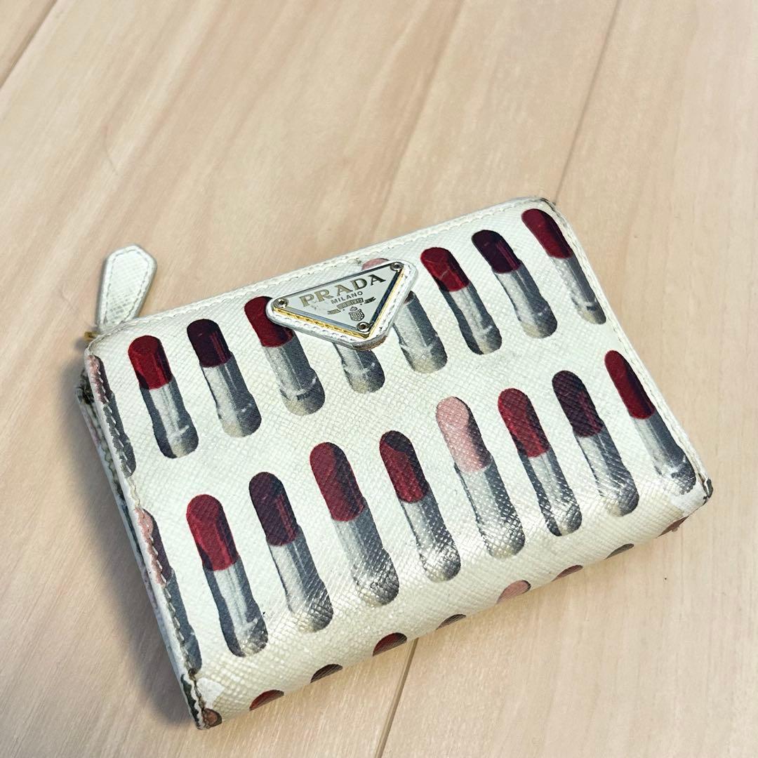 PRADA 三つ折り財布 リップ柄