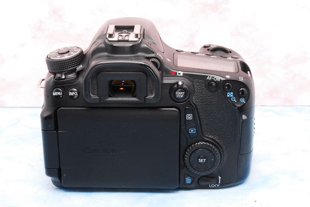 キャノン EOS 70D★Wi-Fi搭載★一眼レフカメラ★手ぶれ補正★バッグ