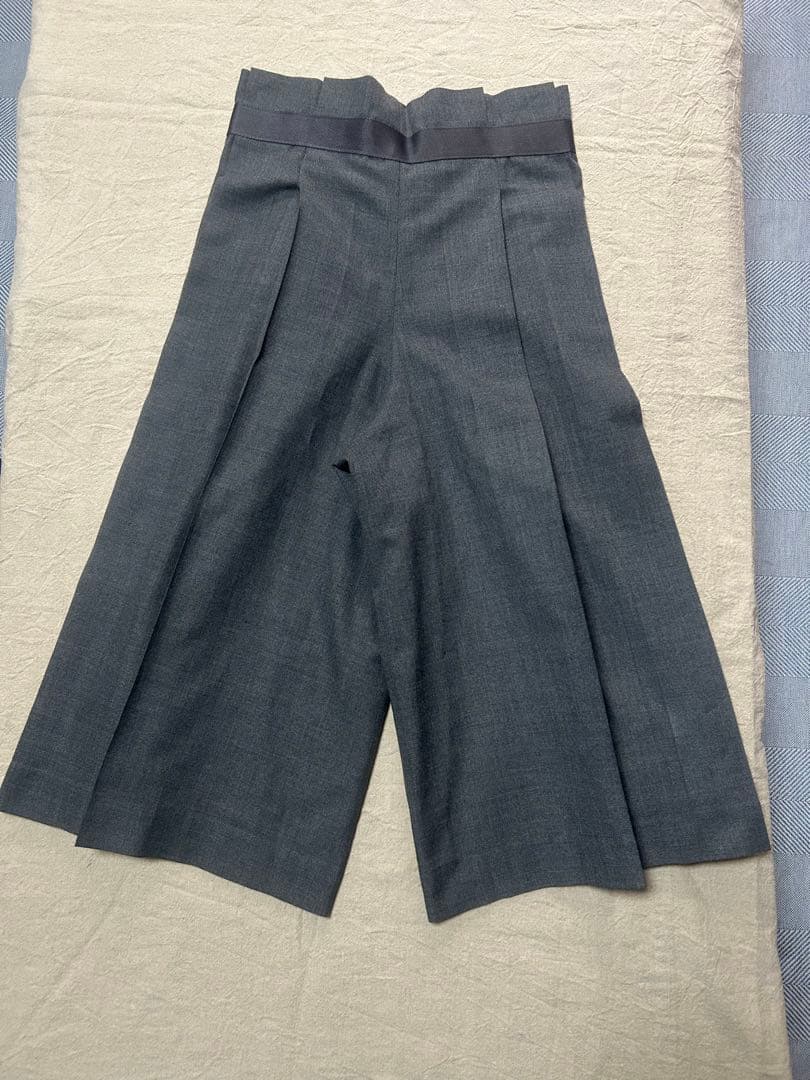 ISSEI MIYAKE me プリーツキュロットパンツ