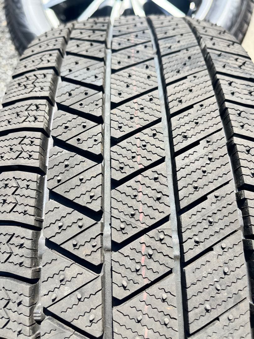 ブリヂストン ブリザック VRX3 215/60R16 スタッドレスタイヤ 4本