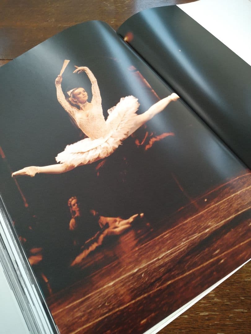 Invitation: Sylvie Guillem　シルヴィ・ギエム写真集