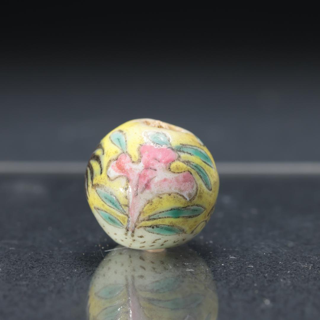 緒締め玉　陶磁器製　鶏と花　骨董　胴乱　印籠　R1451