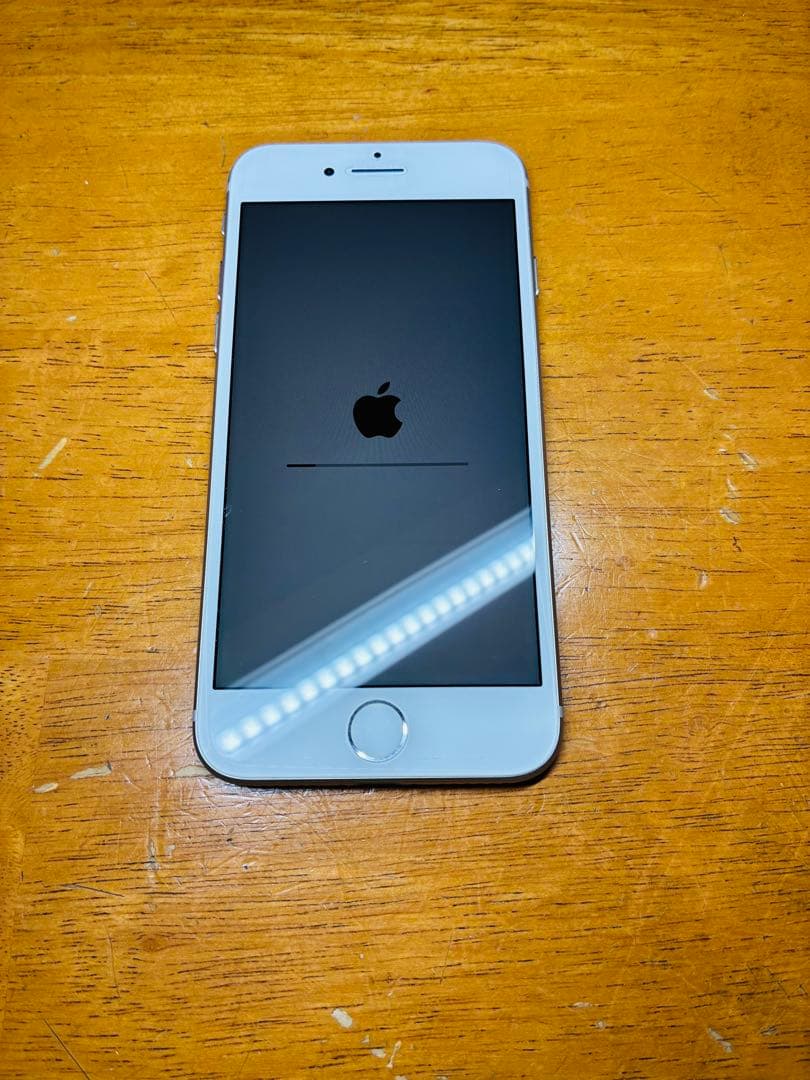 【美品】Apple iPhone 8 シルバー 本体