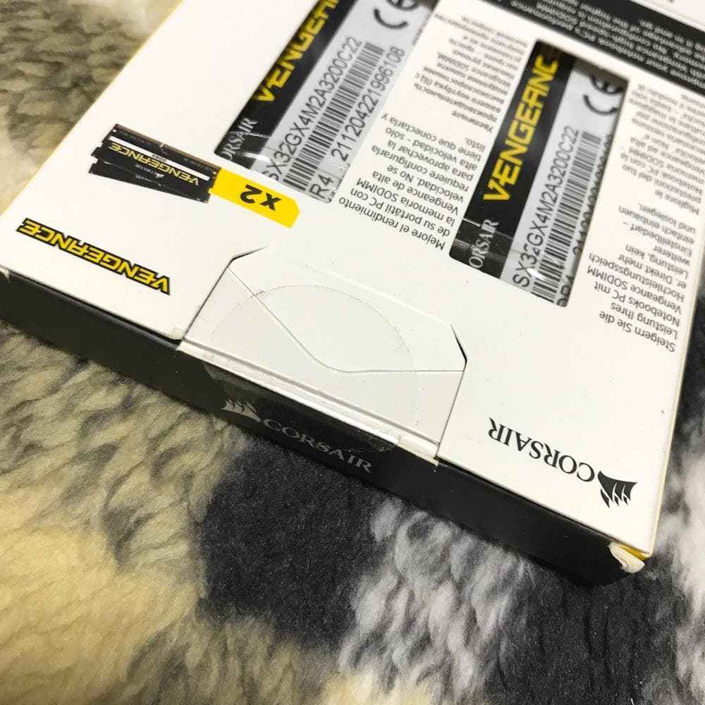 新品！ CORSAIR VENGEANCE DDR4 32GB (16GBx2)