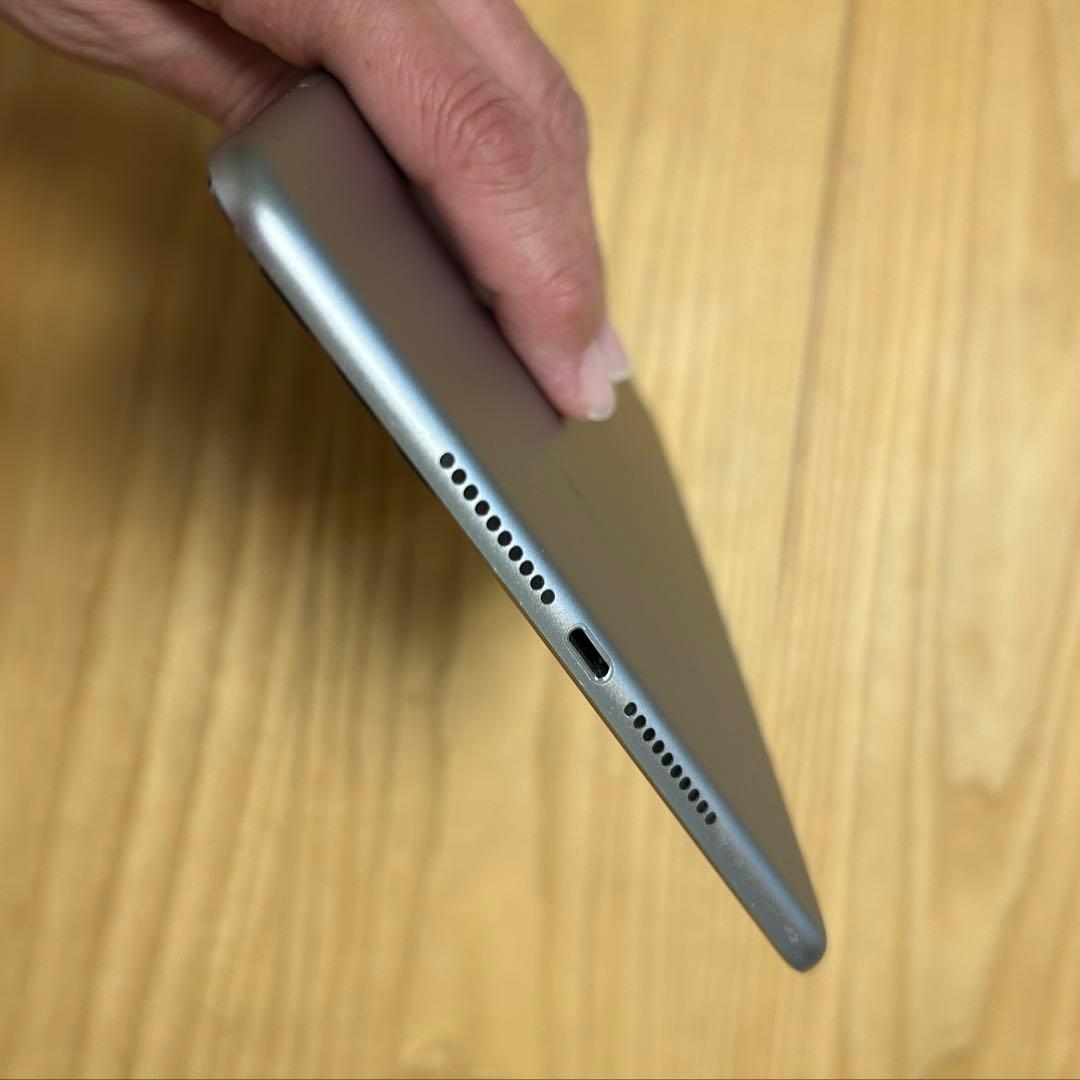 iPad mini 4 128GB 本体　シルバー