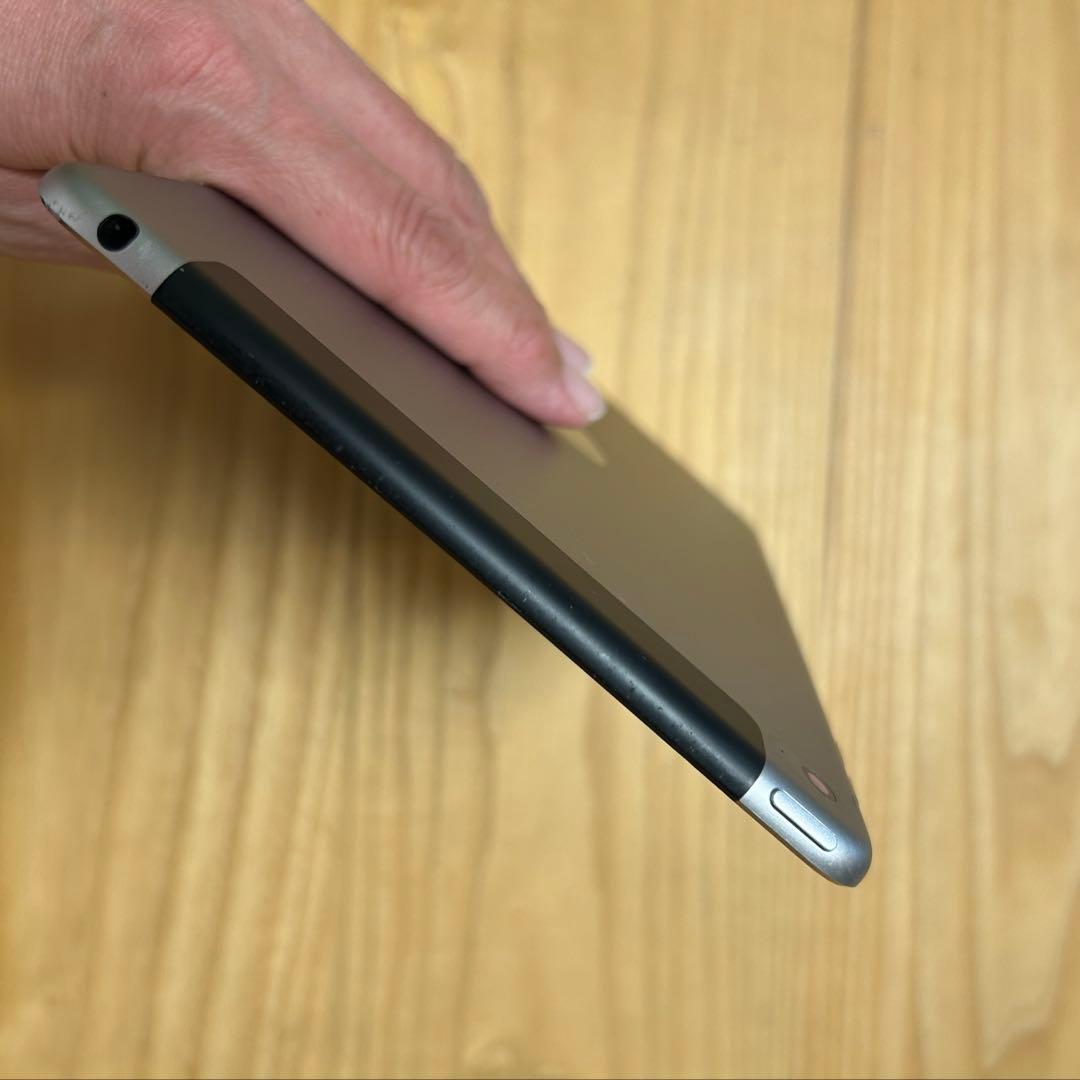 iPad mini 4 128GB 本体　シルバー