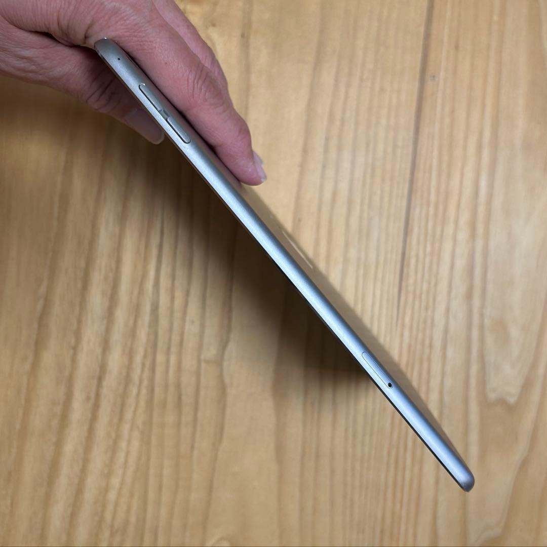 iPad mini 4 128GB 本体　シルバー